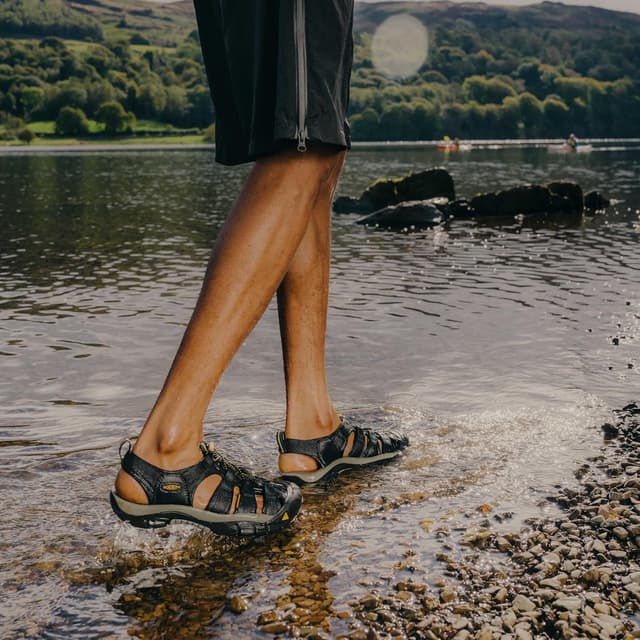 Detalle 2 de KEEN Herren Newport H2 Sandale – wasserdicht funktional für Wasser, Strand und Alltag