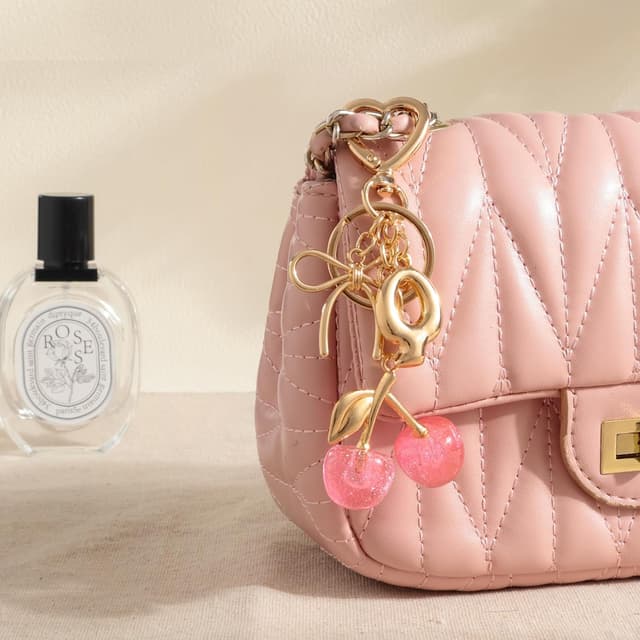 Detalle 2 de Snylcce Pink Cherry Bow Letter Keychain personalised A–Z initial keyring