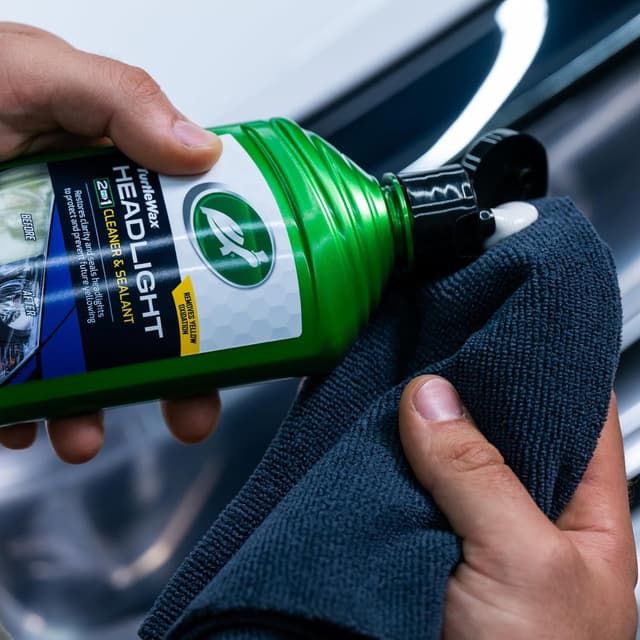 Detalle de Nettoyant et scellant pour phares 2 en 1 Turtle Wax – redonne aux phares leur aspect neuf