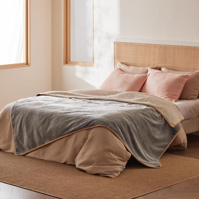 Detalle de LE SURE dog waterproof fleece blanket 152x203cm