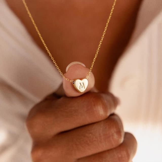 Detalle de Collier initial cœur plaqué or 14K TINGN (maille ajustable)