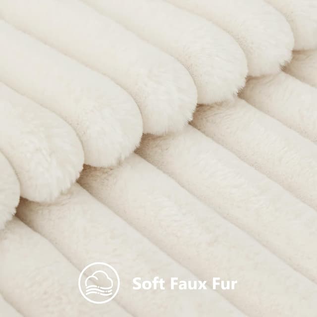 Detalle 2 de decorUhome Faux Fur Spring Throw Pillow Covers 18x18 set