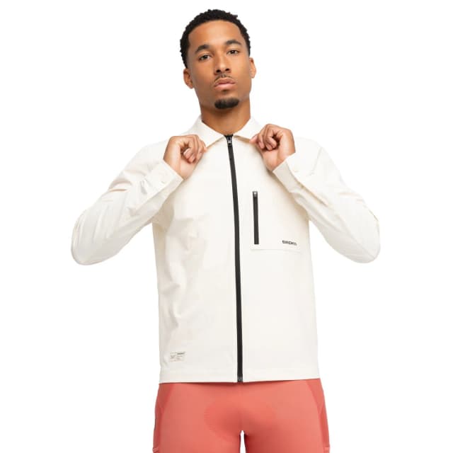 Detalle de Siroko Stoneway sobercamisa gravel verano