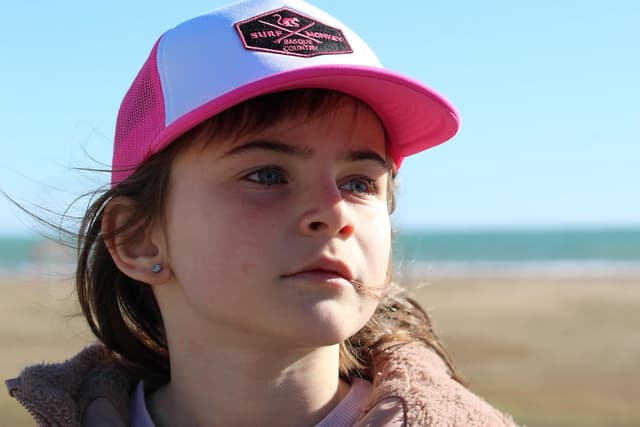 Detalle de Surf Monkey Casquette trucker rembourrée avec grille Wear&Care pour enfants 6-12 ans