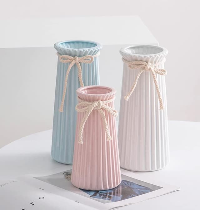 Detalle 2 de JUZAI White Ceramic Ribbed Vases (8 inch / 20 cm) for minimalist home decor