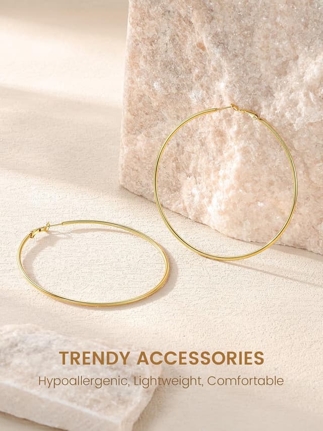 Detalle de GoldChic Créole femme en acier inoxydable plaqué or jaune – grand anneau (diamètres 30/50/70/100 mm)