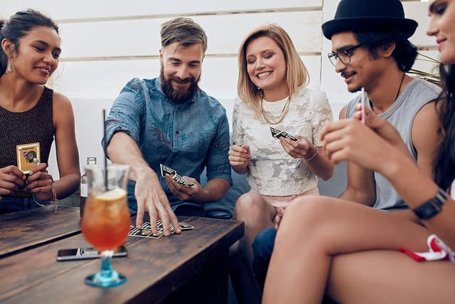 Thumbnail 4 de Oh Happy Games La Pinte du Roi jeu d’apéro