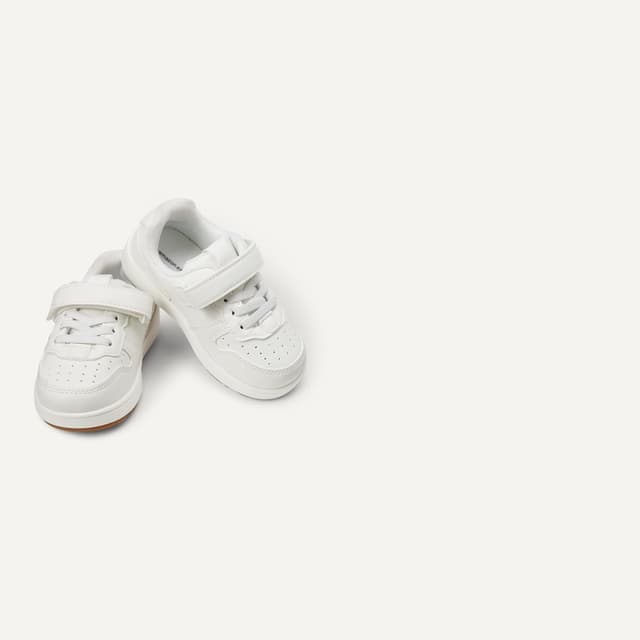 Detalle de Amazon Essentials Unisex Kids’ Low-Top Hook & Loop Court Trainers