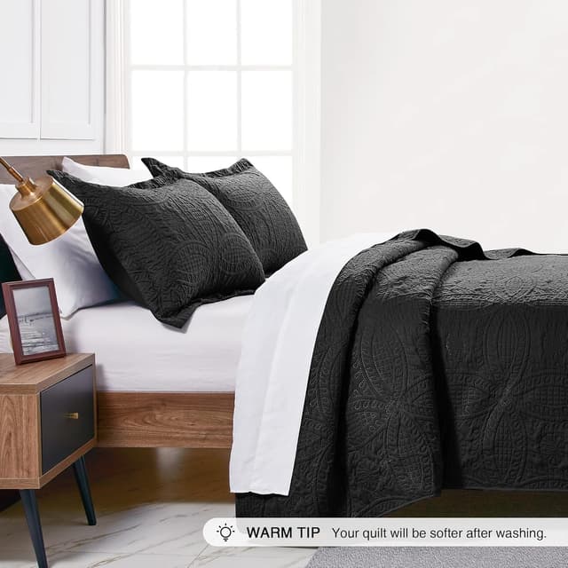 Detalle 2 de Love’s cabin California King Quilt Bedding Set (3-Piece) - Black Coin Pattern Lightweight Coverlet