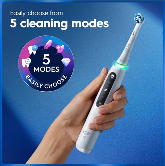 Detalle 2 de Oral-B iO5 electric toothbrush for adults with 1 head, 5 modes and travel case (white)