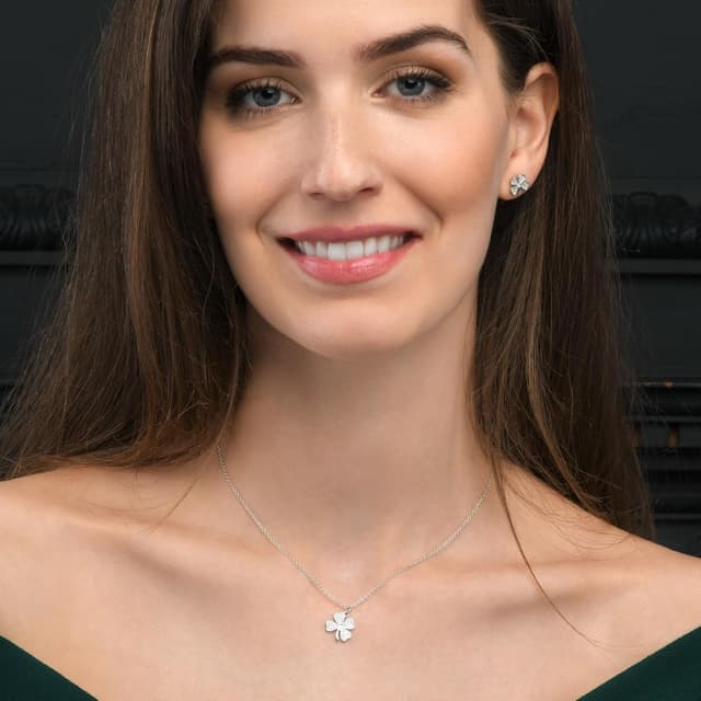 Detalle 2 de Collana Diamond Treats Quadrifoglio in Argento 925 con ciondolo portafortuna e zirconi