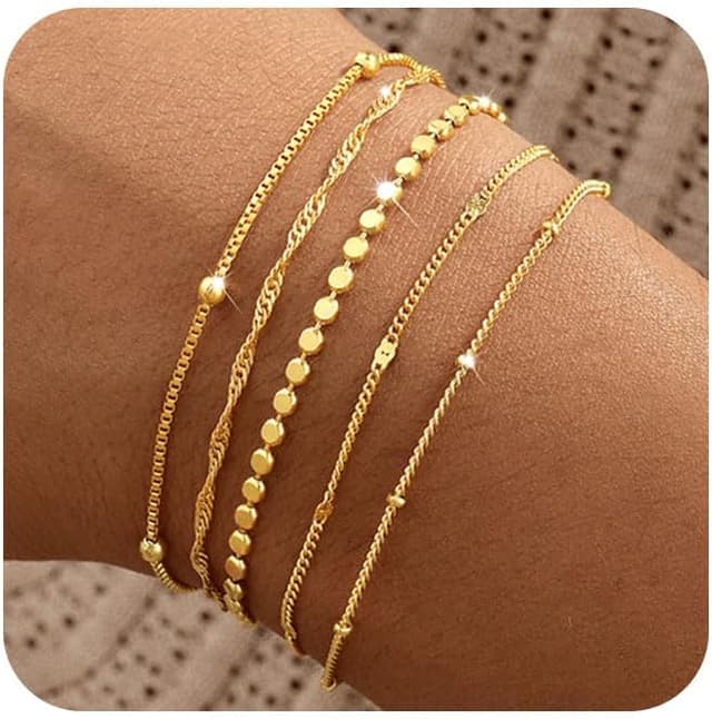 Detalle de Striviio Gold Bracelets for Women (14K Gold Plated) 5-Piece Stack Set