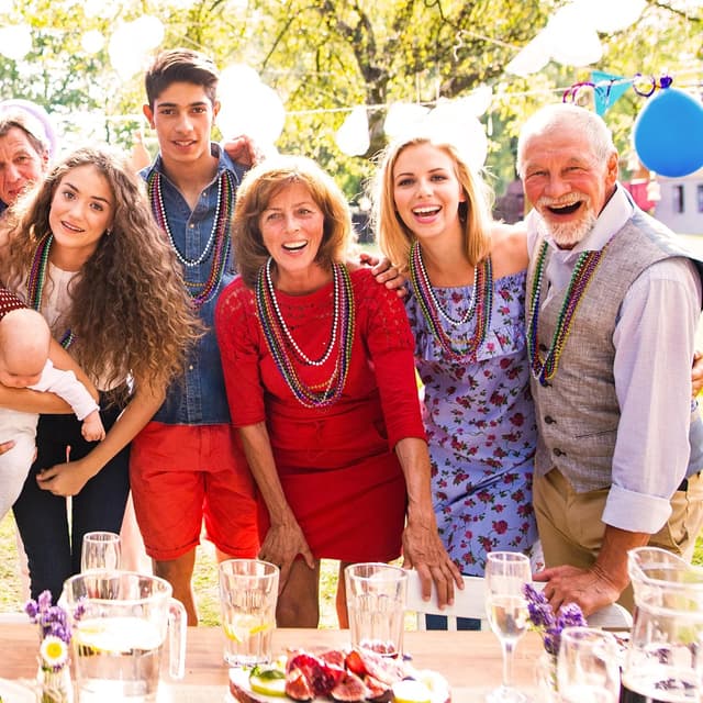 Detalle 2 de Huskein Bead Necklace (120PCS) — 33" Colorful Mardi Gras Beads for Parties, Parades & Costume Throws