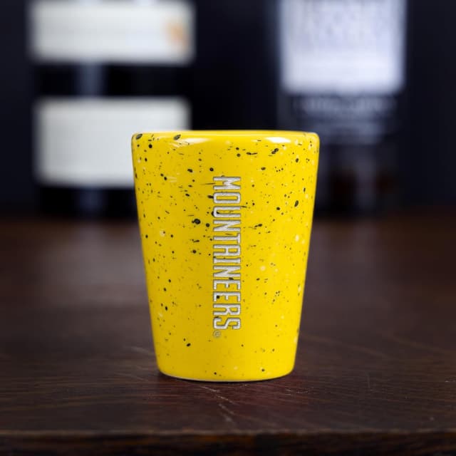 Detalle 2 de Rico Industries NCAA Unisex Minimalist Washington Huskies 2oz Ceramic Shot Glass