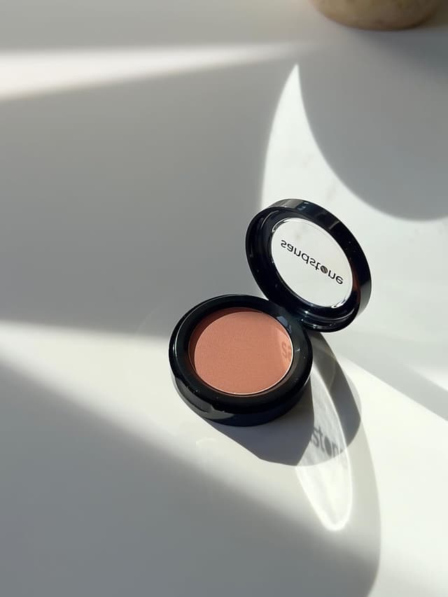 Detalle de Sandstone Scandinavia Fard à Joues en Poudre Nude Abricot (25 Naked Tan) — hypoallergénique, vegan, sans parfum