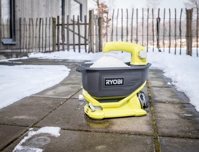 Detalle 2 de Ryobi OSS1800 18V ONE+ seed spreader