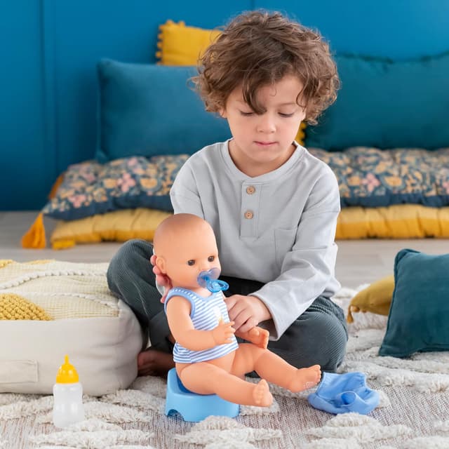 Detalle 2 de Corolle Mon Grand Poupon Paul (9000130410) +24 mesi: il bambolotto che fa pipì e beve