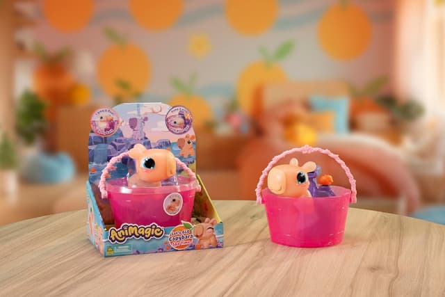 Detalle 1 de Animagic Let’s Glo Capybara jouet 4 ans