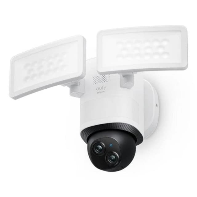 Detalle de Eufy Security Floodlight Camera E340 — cámara doble 360°