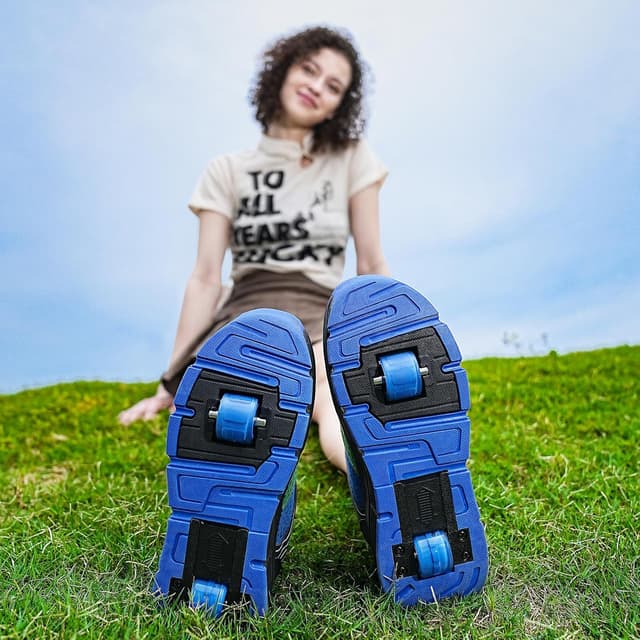 Detalle de HOVERKICKES LED Roller Skate Shoes for Kids with Detachable Wheels (Rechargeable Flashing Sneakers)