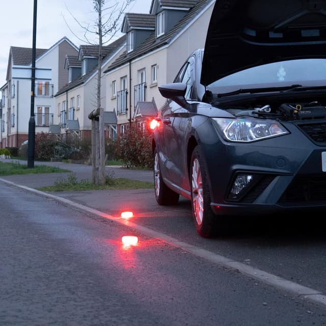 Detalle 1 de AA LED Road Flares with 9 light modes (incl. batteries)