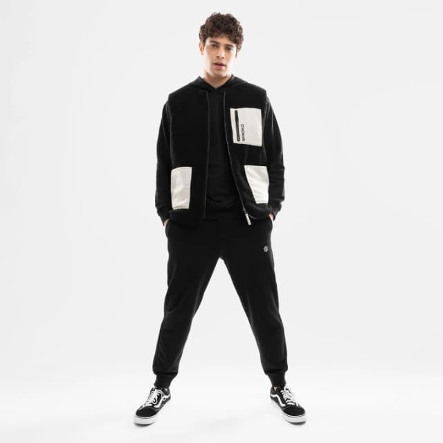 Detalle de Siroko Tromso — chaleco reversible de sherpa y acolchado para hombre