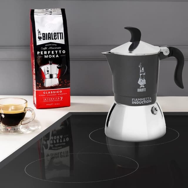 Detalle de Bialetti Fiammetta Cafetera Inducción 2 Tazas, Diseño Elegante