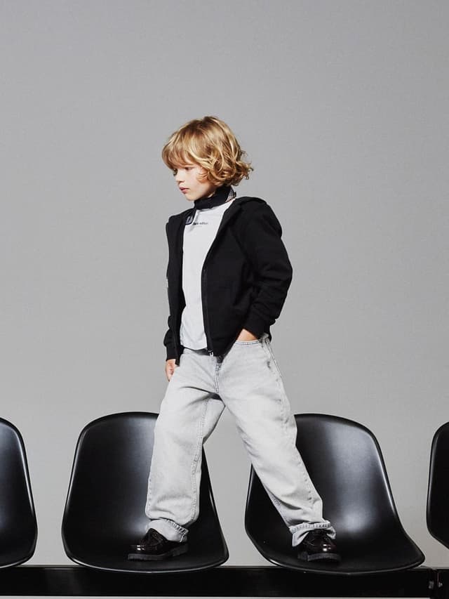 Detalle 2 de Giacca in felpa con cappuccio NAME IT Nkmnesweat Card W Hood Bru Noos per bambini e ragazzi