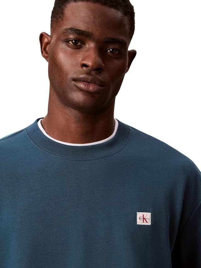 Detalle de Calvin Klein Men’s Round Neck Terry Badge Sweatshirt