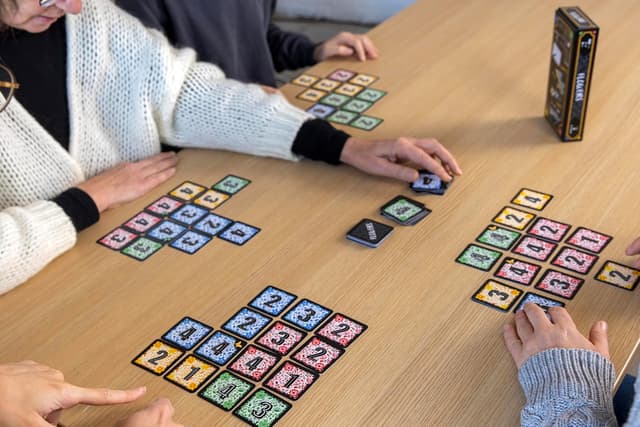 Thumbnail 6 de Asmodee Actarus Editions Flowers – Gioco di carte per famiglie (versione francese), 1–4 giocatori