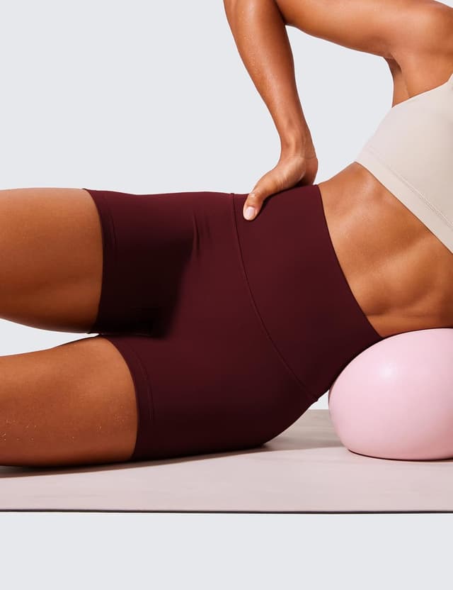 Detalle de CRZ YOGA Butterlift high-waist booty shorts with no front seam (4''/6'')