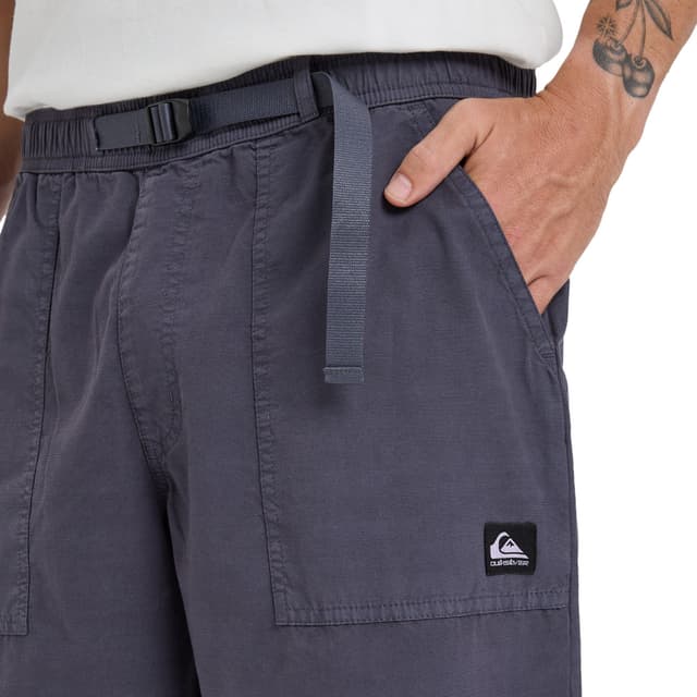 Detalle de Quiksilver Double Crown: pantalón cargo de hombre con cintura elástica y cierre ajustable
