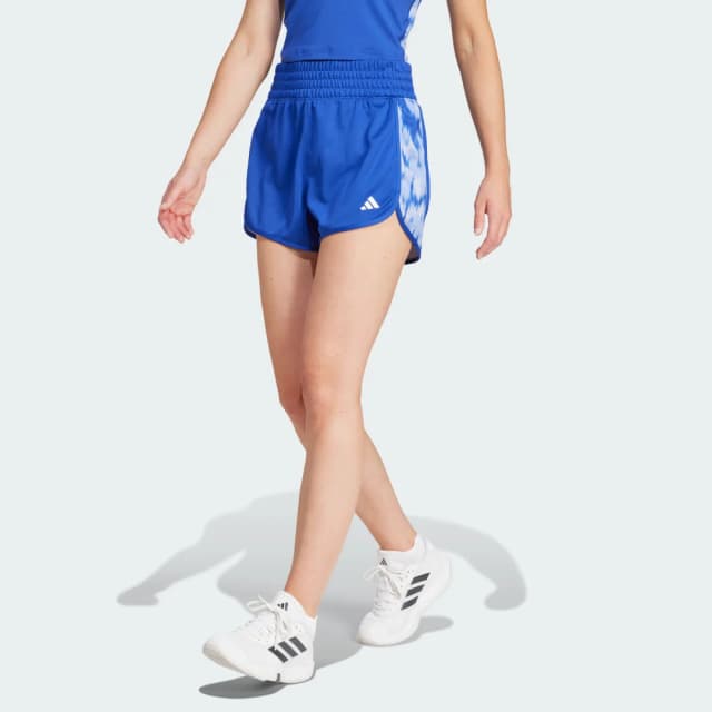 Detalle de adidas Pacer Training Essentials Pantalón corto Allover Print Flower Tie-Dye Knit azul