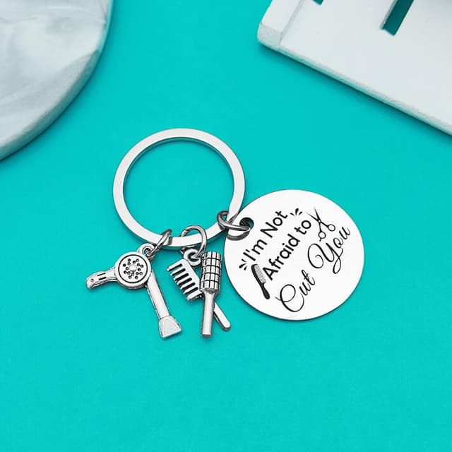 Detalle 2 de Ximalun Hairdresser Keyring – engraved hair stylist gift with “I’m Not Afraid to Cut You”