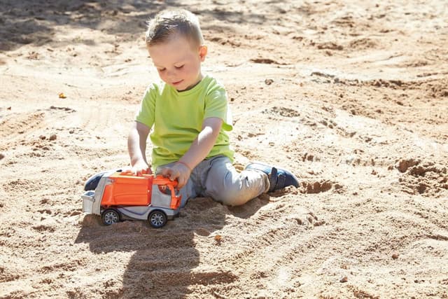 Detalle 1 de Lena Truckies Müllwagen 22 cm
