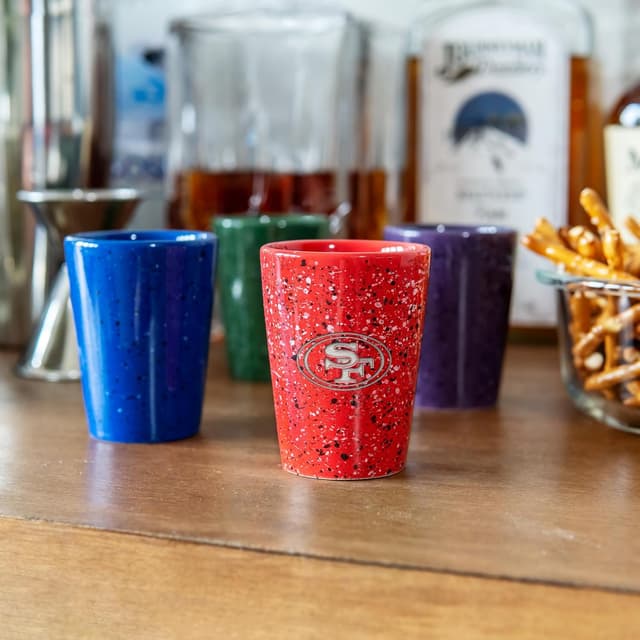 Detalle 2 de Rico Industries NFL Team Logo Wordmark Ceramic 2oz Shot Glass