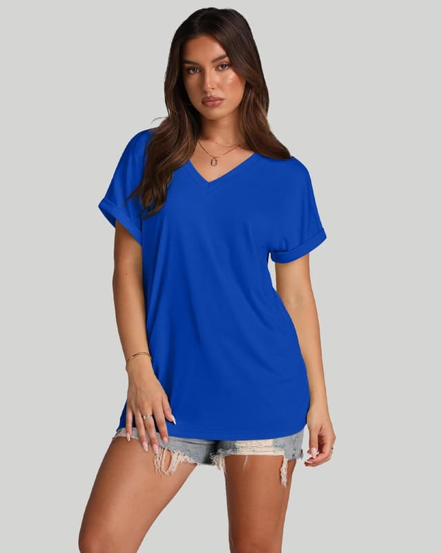 Detalle de Aokosor women’s V-neck rolled-sleeve t-shirt top (polyester/rayon/spandex blend)