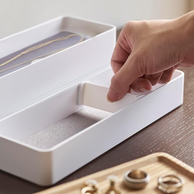 Detalle 2 de YAMAZAKI 5811 RIN – Mallette d’accessoires à 3 compartiments avec couvercle en bois (blanc)