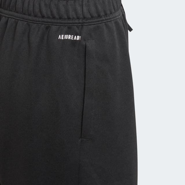 Detalle de Adidas Designed 2 Move: pantalón corto negro para moverte con comodidad