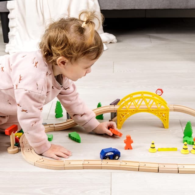 Detalle 2 de Baroni Toys trenino in legno 60 pezzi