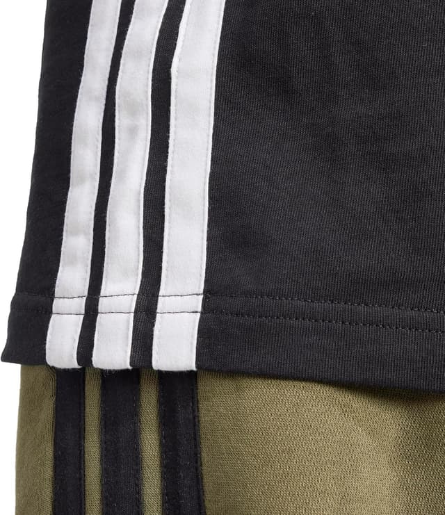 Detalle 1 de adidas Uomo Essential Three Stripes camiseta negra talla M
