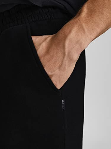 Detalle de JACK & JONES bermuda de sudadera en negro con bolsillos y ajuste cómodo (talla XS)