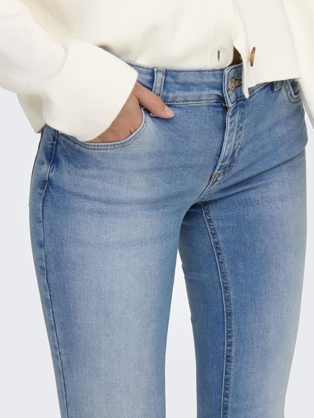 Detalle de ONLY Female Flared-Jeans ONLBLUSH mit niedrigem Bund – Flared Fit aus Baumwolle