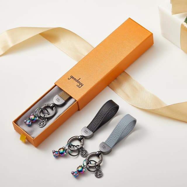 Detalle de GOODAYY Genuine Leather Keychain with Cowhide Strap, Zinc Alloy Buckle and Extra Split Rings (Gift Box)