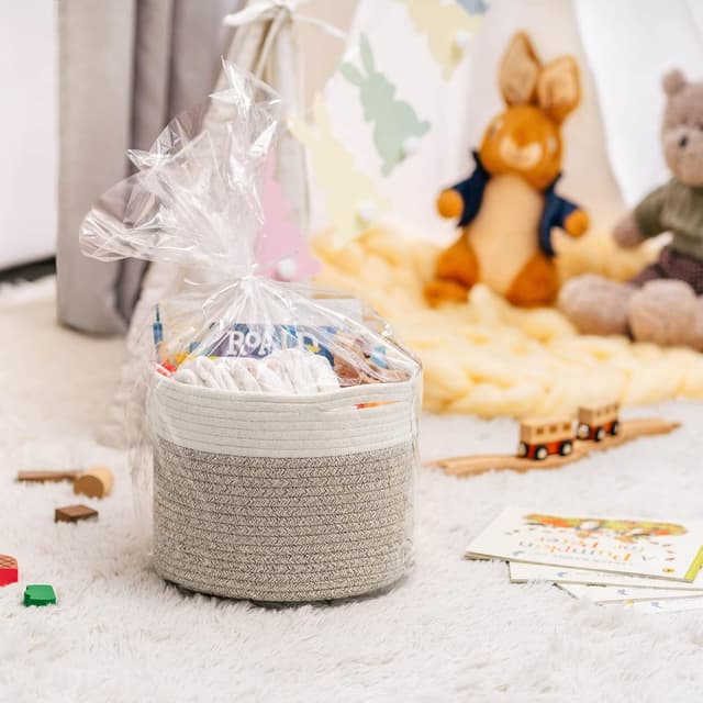 Detalle de TIMEYARD Aufbewahrungskorb für Kinder: geflochtener Korb (24 x 18 cm) in Braun & Weiß