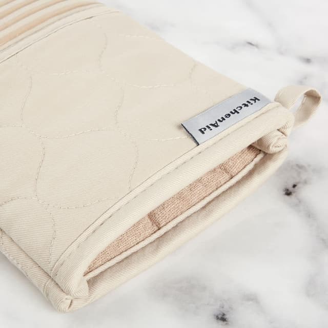Thumbnail 6 de KitchenAid Quilted Oven Mitt Set