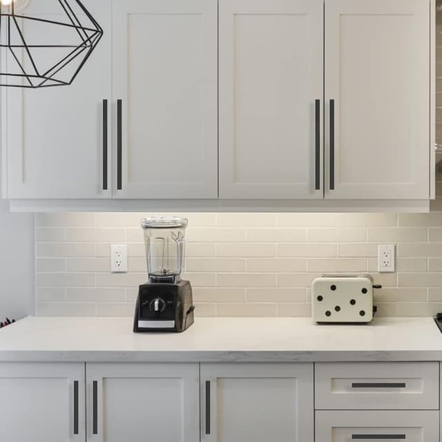 Detalle de Amerdeco 10 Pack Matte Black Cabinet Pulls (7.5 inch / 192mm hole centres) – Stainless steel handles for drawers and cupboards