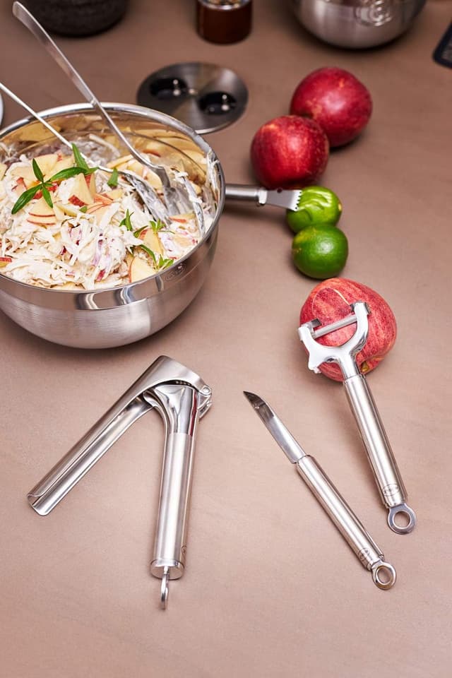 Detalle 2 de Rösle Acanalador de Frutas 🍊 Cortador de Cáscaras de Acero Inoxidable