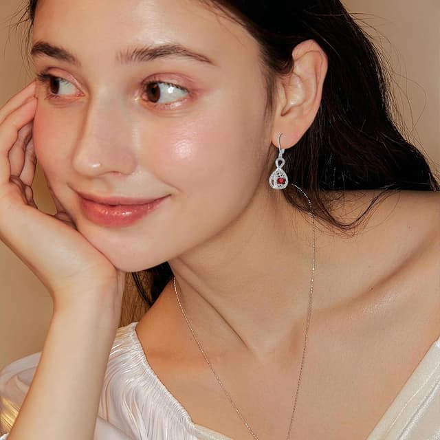 Detalle de J.MUEN Unendlichkeit Ohrringe für Damen aus 925 Sterling Silber mit Lebensbaum-Anhänger