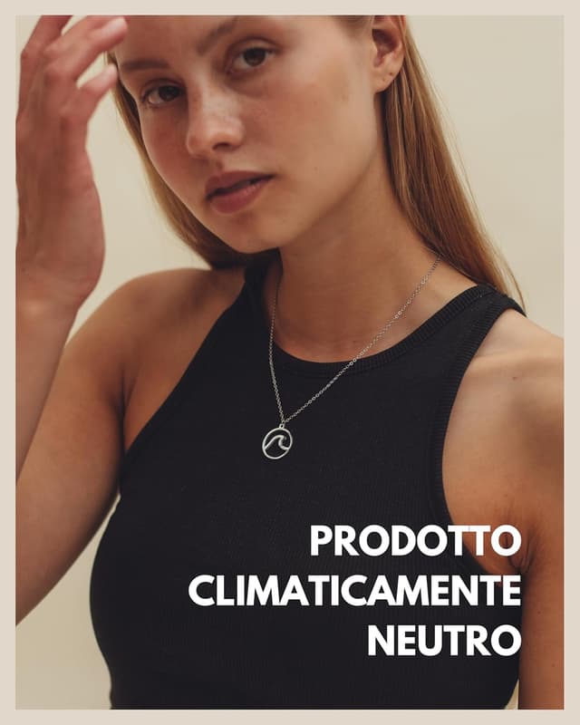 Detalle 2 de GD GOOD.designs Catena Wave da donna: collana surf impermeabile in acciaio inox con ciondolo a onda